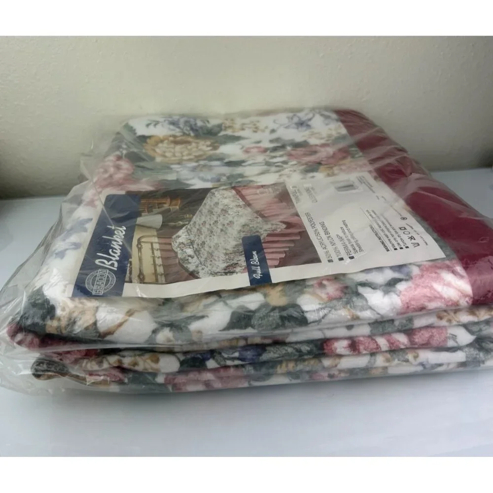 Beacon Blanket NEW Full Bloom Floral Blanket TWIN/FULL 72x90 Vintage Cottagecore